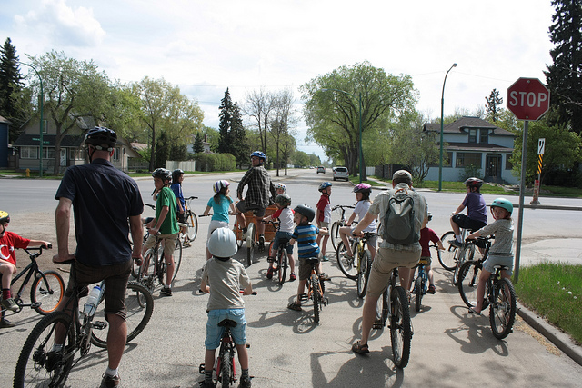 סיפור ילדים: שיירת האופניים השכונתית